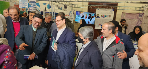بازدید ریاست محترم دانشگاه علوم پزشکی تهران از غرفه مرکز تحقیقات رادیولوژی در نمایشگاه هفته پژوهش